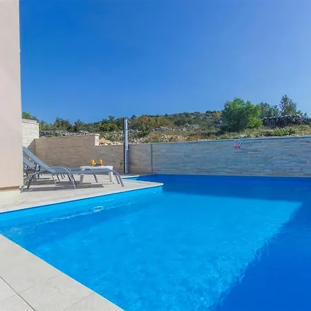 Of Murter, Three Bedroom Apartament Murter