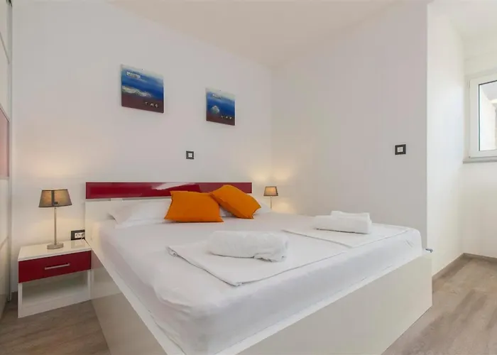 Of Murter, Three Bedroom * 穆泰尔岛